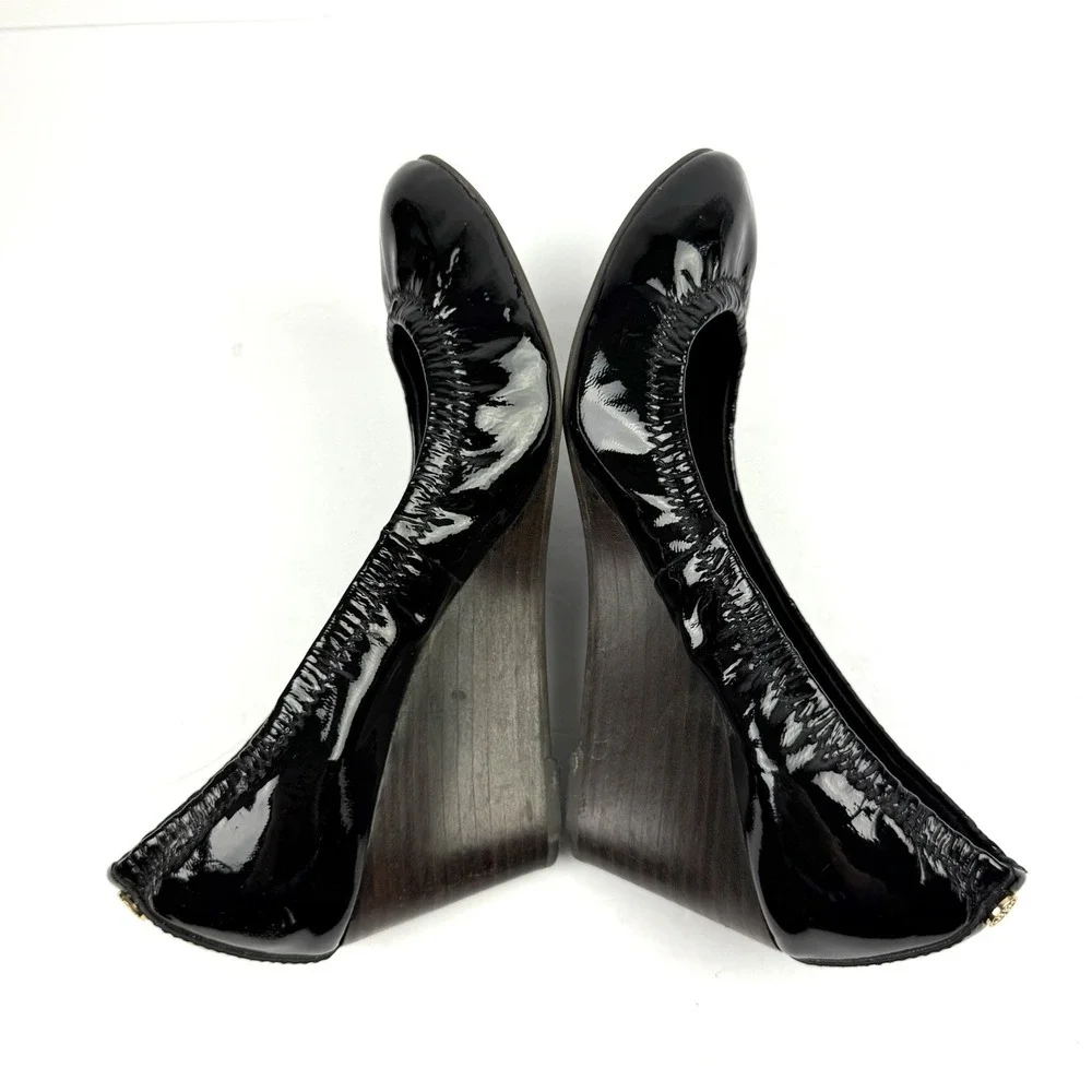 Tory Burch Eddie Ballet Wedge 7.5 Black Patent Leather Slip On Heels Gold Logo